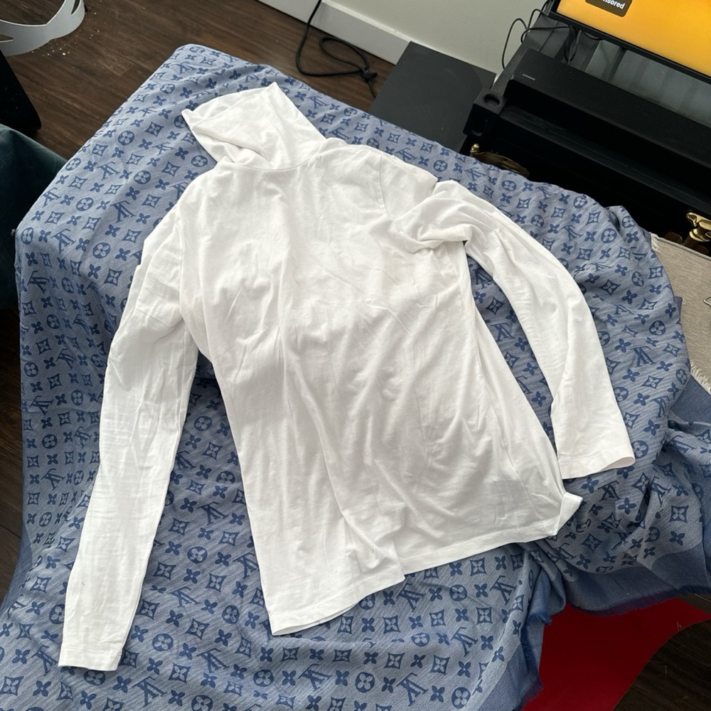 Selling as a set 4 Hanes leggings and 2 white landsend turtleneck